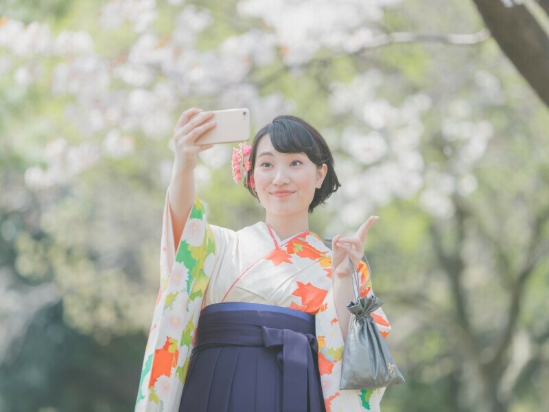 自撮りにすると左右が反転し、左前と勘違いされるので注意