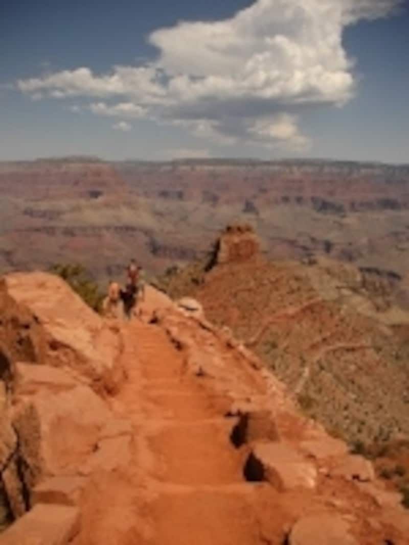 トレイルを1時間ほど降りたポイントからのビュー