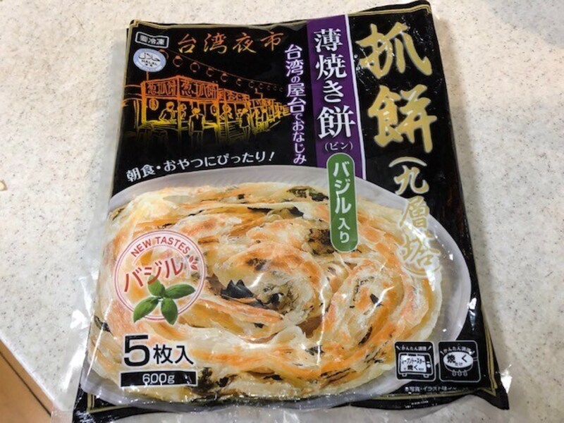 業務スーパーの「薄焼き餅（バジル入り）」