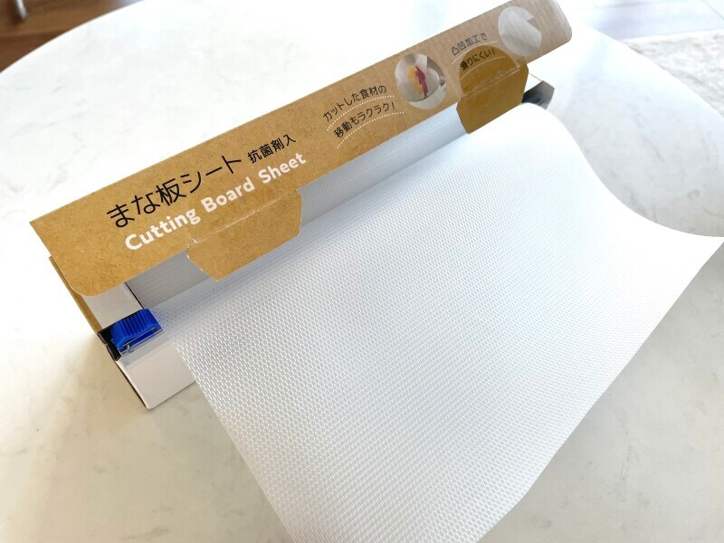専用箱にはスライド式カッターがついている