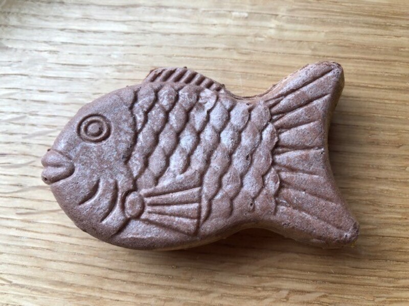 モナカもチョコ色