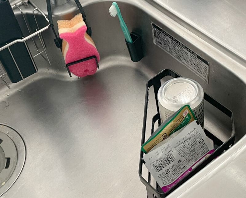 シンク内に洗った分別ゴミの水切りエリアを作る