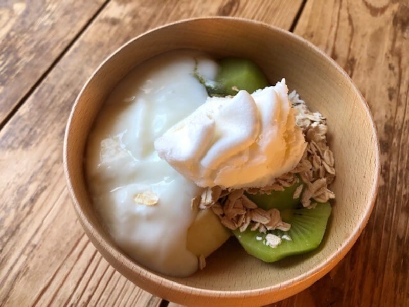 フルーツヨーグルトに混ぜる