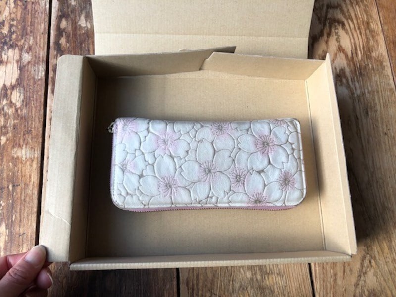 長財布を梱包する