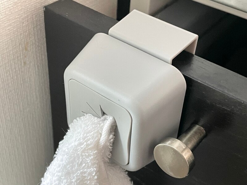 セリアの「フックタイプ タオルホルダー」