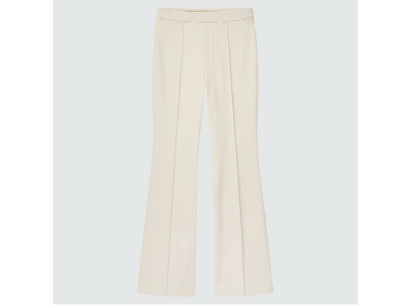 ユニクロ　イージーフレアパンツ　2990円（税込）