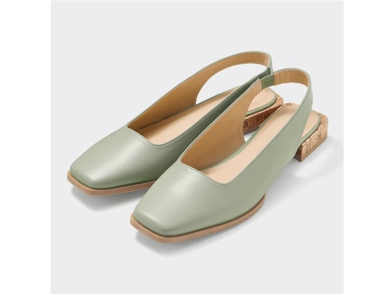 ジーユー　バックベルトスクエアパンプス　2490円（税込）※一部店舗およびオンラインストアのみ販売