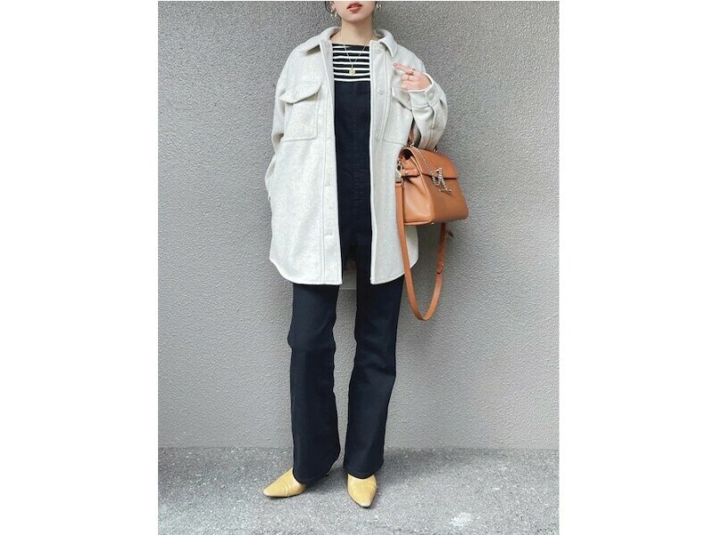 すらっと見えてスタイリッシュな大人向けサロペット 出典:WEAR