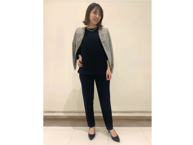 セットアップのインナーにツイードジャケットを羽織って 出典:WEAR