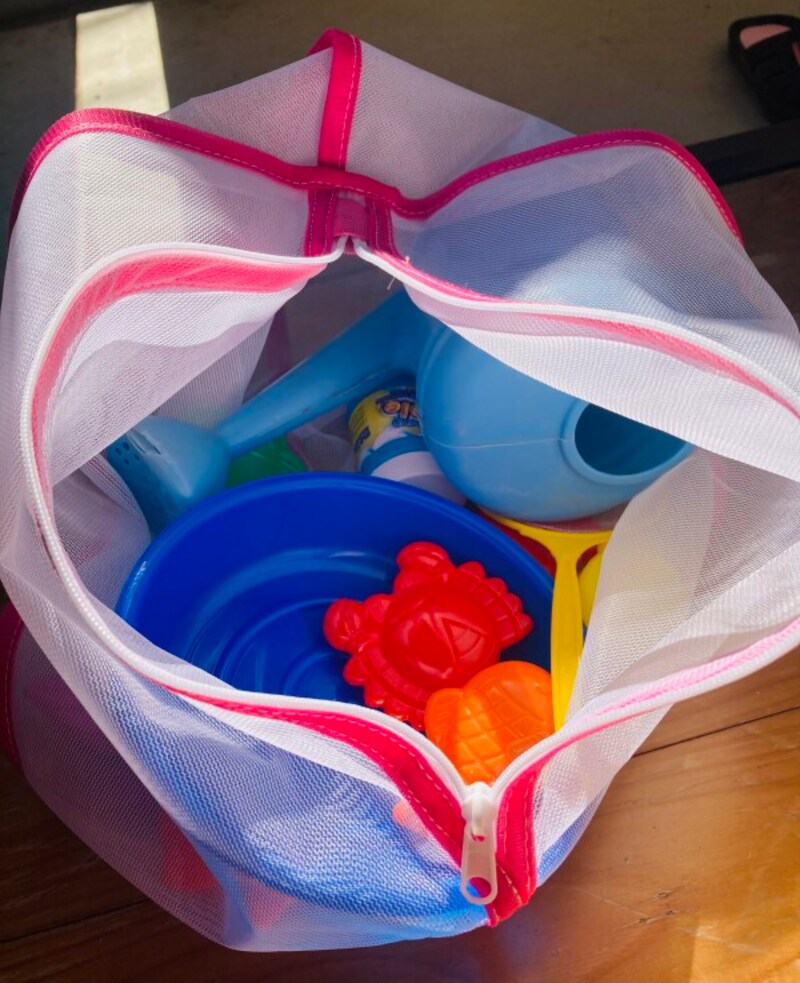 ファスナーが大きく開くため、道具が入れやすい