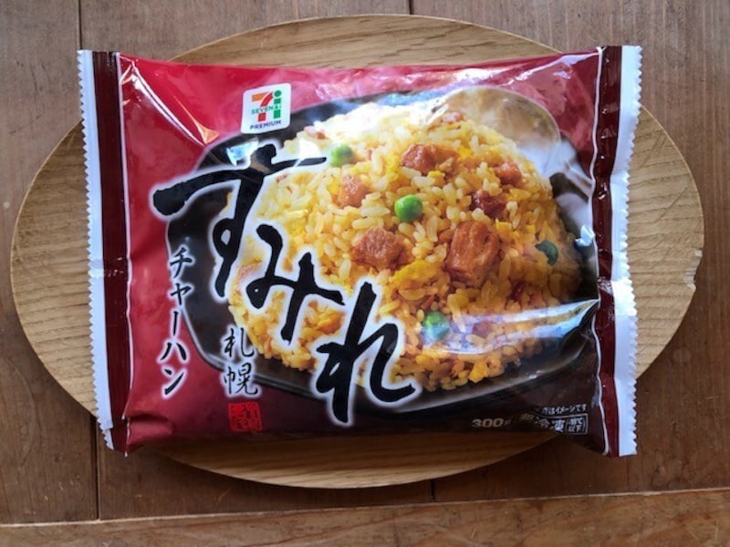 セブンイレブンの冷凍炒飯「7プレミアム　すみれチャーハン」