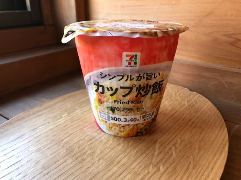 「シンプルが旨い カップ炒飯」