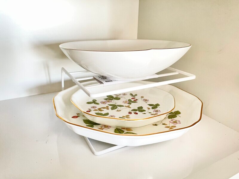 お皿を2段にすることで出し入れしやすくなる
