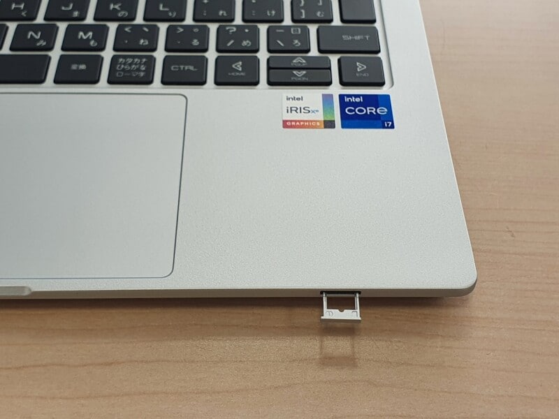 nanoSIMカードスロット