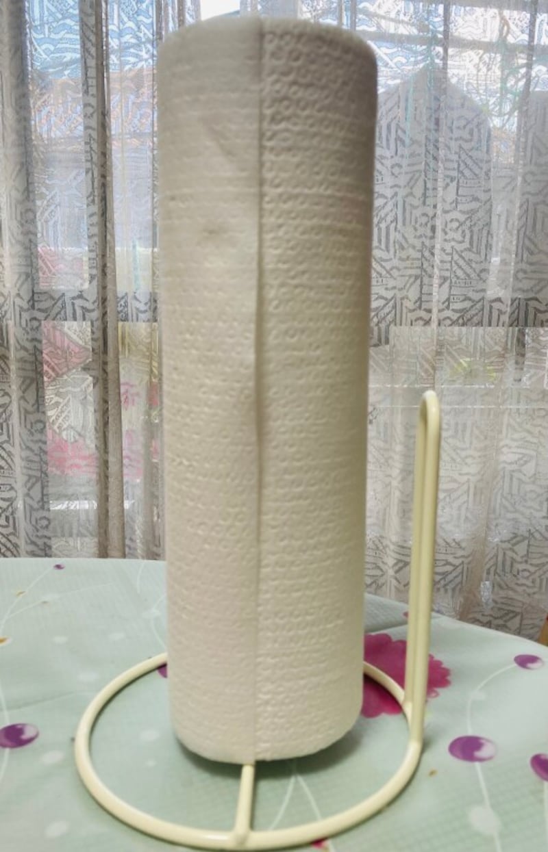 スタンドタイプのキッチンペーパーホルダー