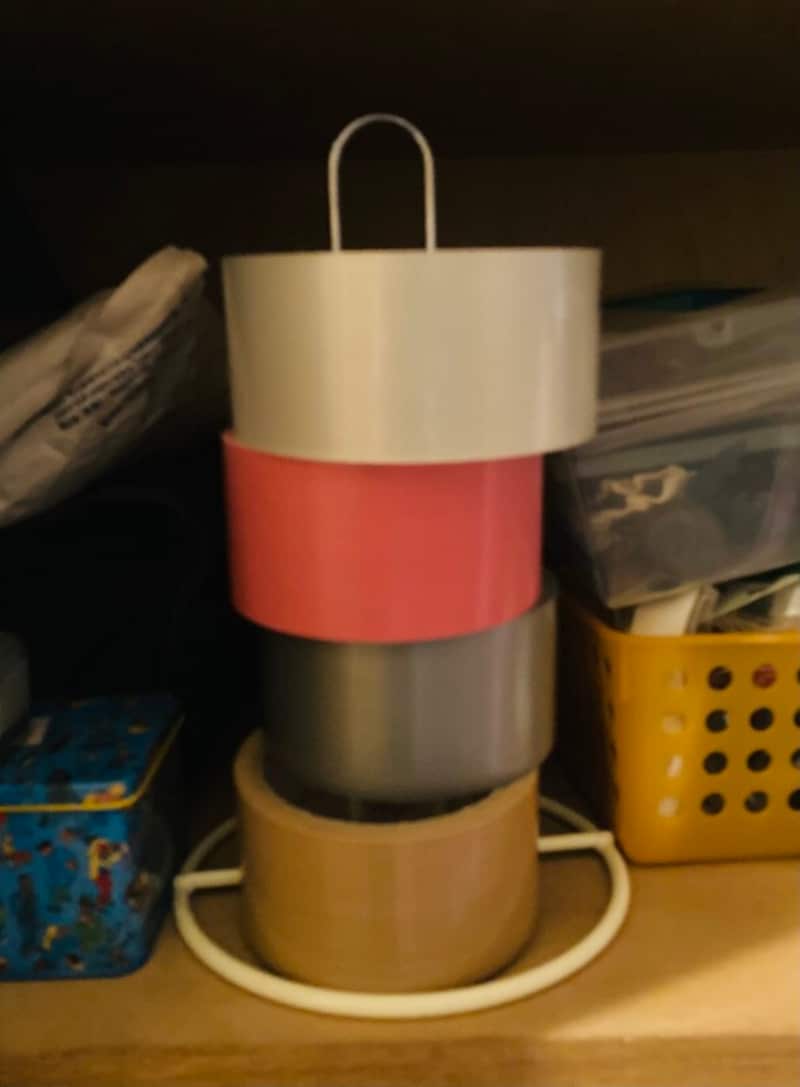 ペーパーホルダーごと戸棚に「見える収納」