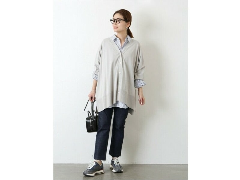 【OKコーデ】コットンニットなら劣化しにくく春夏の間も長く着られます 出典:WEAR