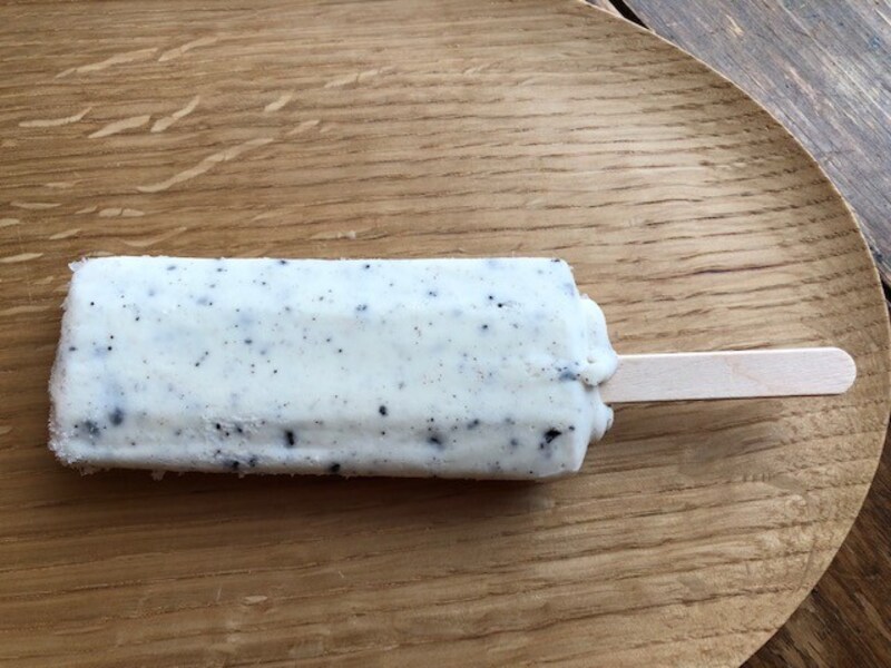 細かくなったクッキーが入っている