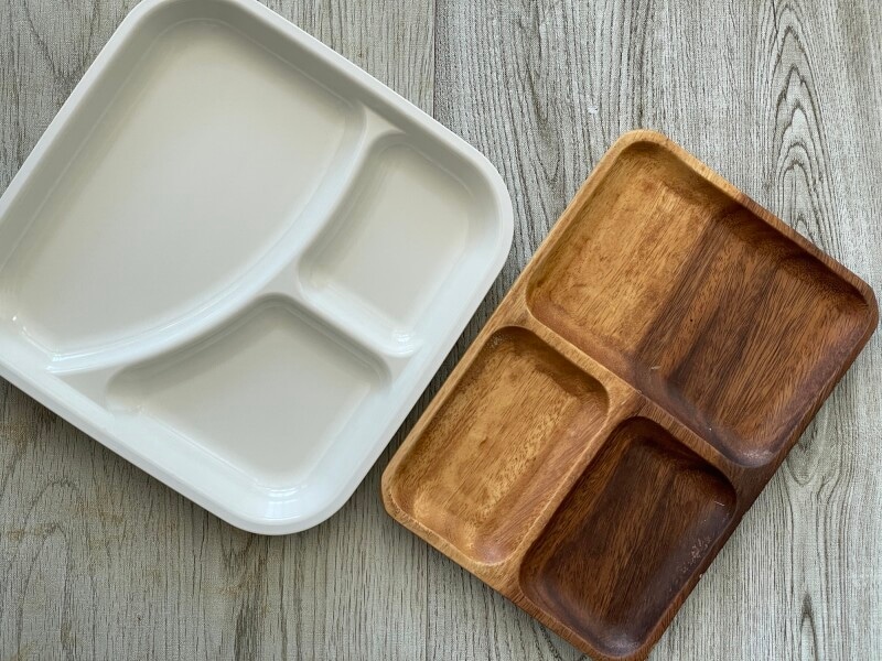 仕切り皿を利用し使う食器の枚数を減らす