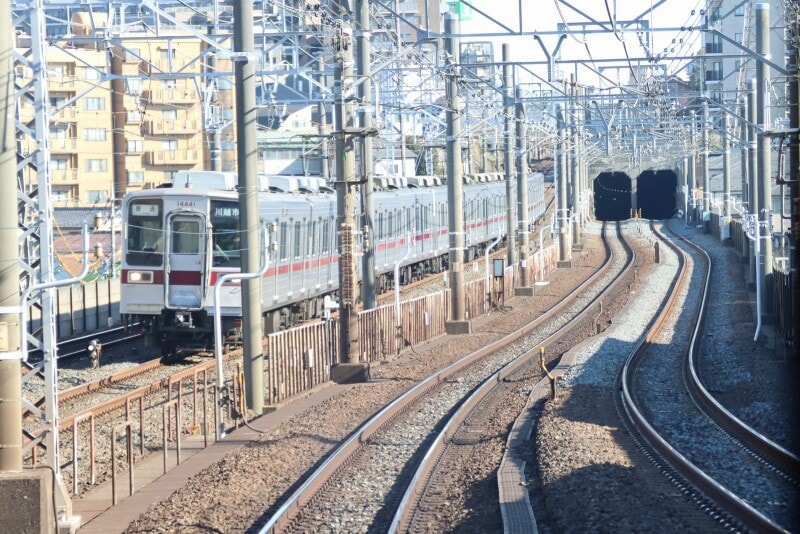 東武東上線と並走