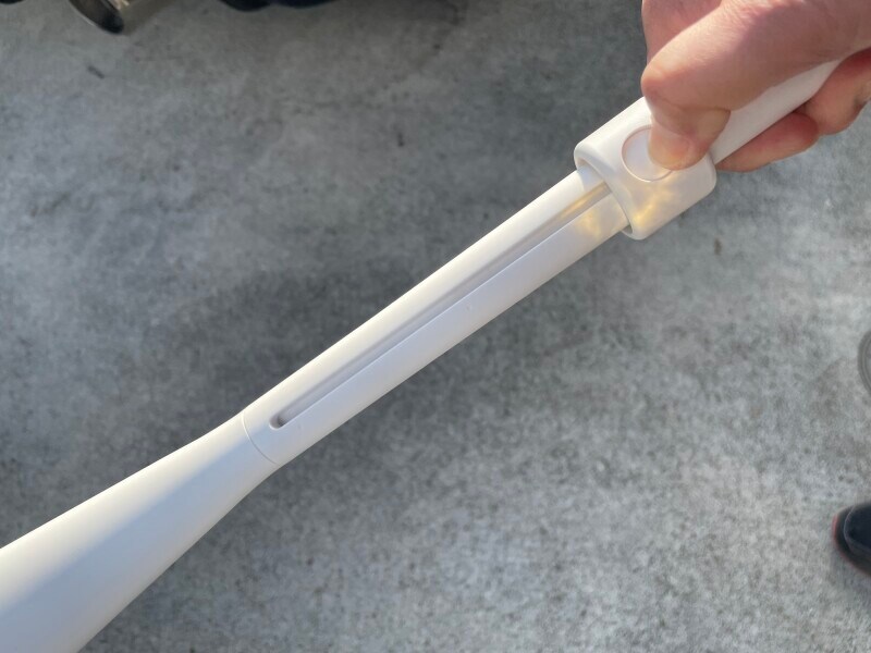 カインズおすすめ立つほうきのボタン