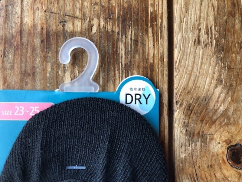 セリアの滑り止めつき靴下「婦人カバー 脱げにくい 吸水速乾 深履き」は吸水速乾性がある