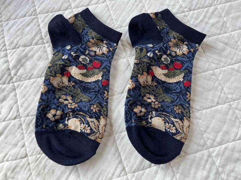 セリアの「アート靴下」