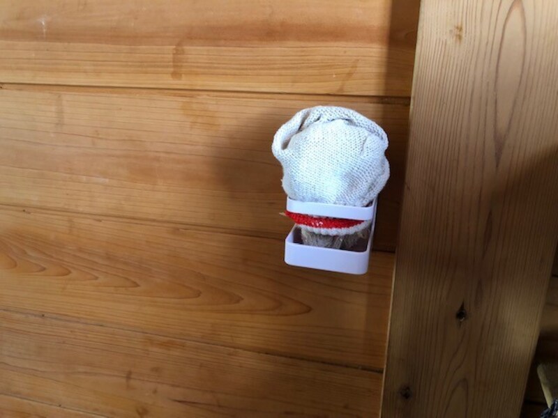 ゴミ出し用の軍手置き