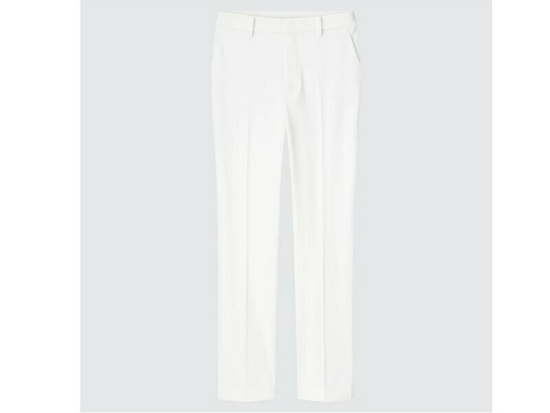 ユニクロ　スマートアンクルパンツ　3990円（税込）