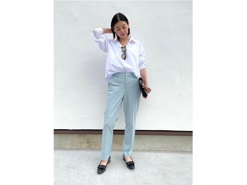 センタープレス入りで下半身をすらっと脚長に　出典：StyleHint