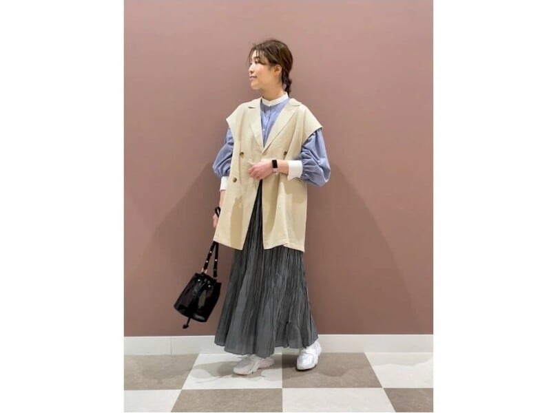 シワ加工のマキシ丈スカートは扱いやすいのも嬉しい 出典:WEAR