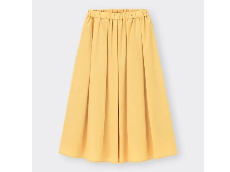 ジーユー タックフレアカラーミディスカート 1990円(税込)※一部カラーは近日発売予定