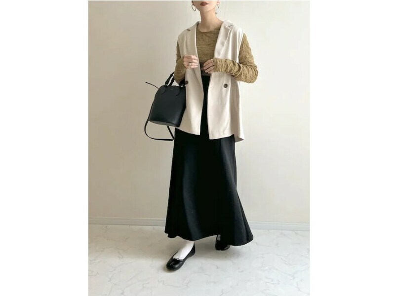 マーメイドシルエットのスカートでトレンドを取り入れて　出典：WEAR