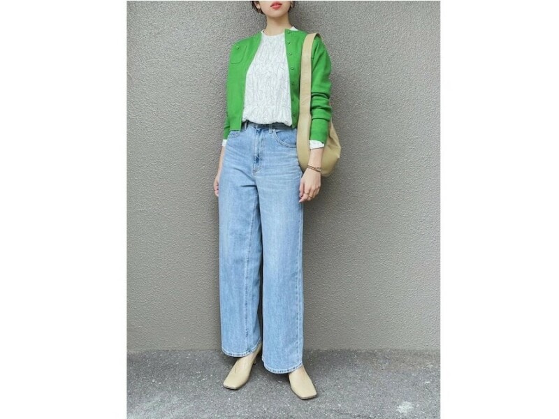 程よい太さの「ハイウエストセミワイドジーンズ」は大人向け 出典:WEAR