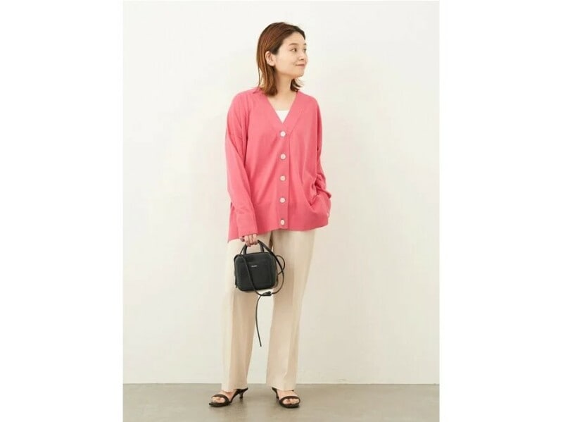 お尻が隠れる丈のカーディガンは使える優秀アイテム 出典:WEAR