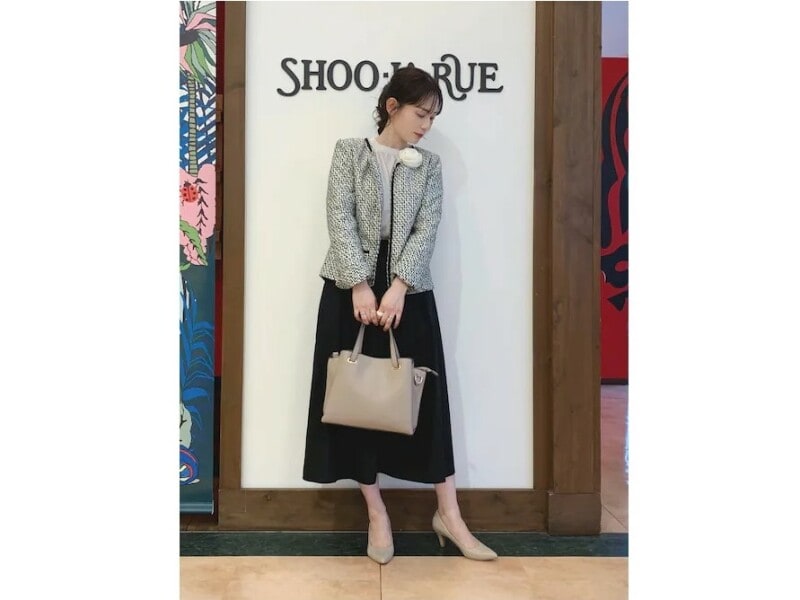 フォーマル感のあるコーデが作りやすいノーカラーのツイードジャケット　出典：WEAR