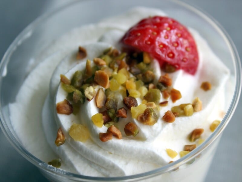 クリームたっぷり苺のカップショート