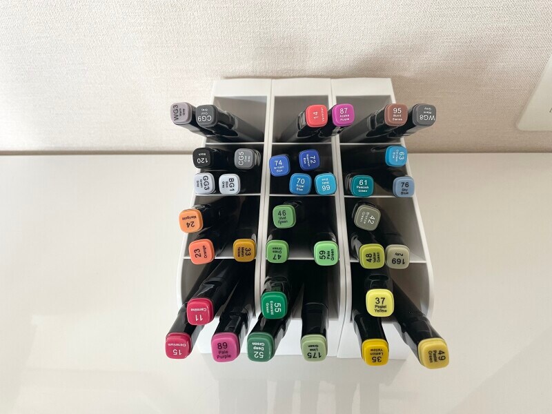 たくさんのペンもスッキリ分類して取り出しやすい