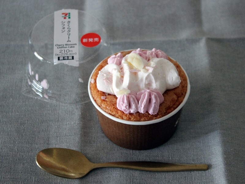 さくらクリームシフォン