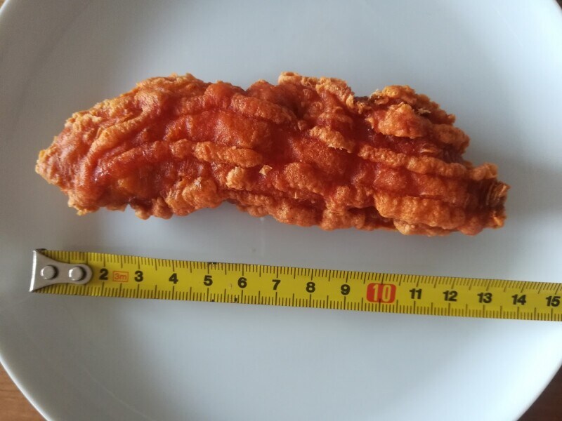 ファミリーマートの「クリスピーチキン ハバネロホット」の大きさ