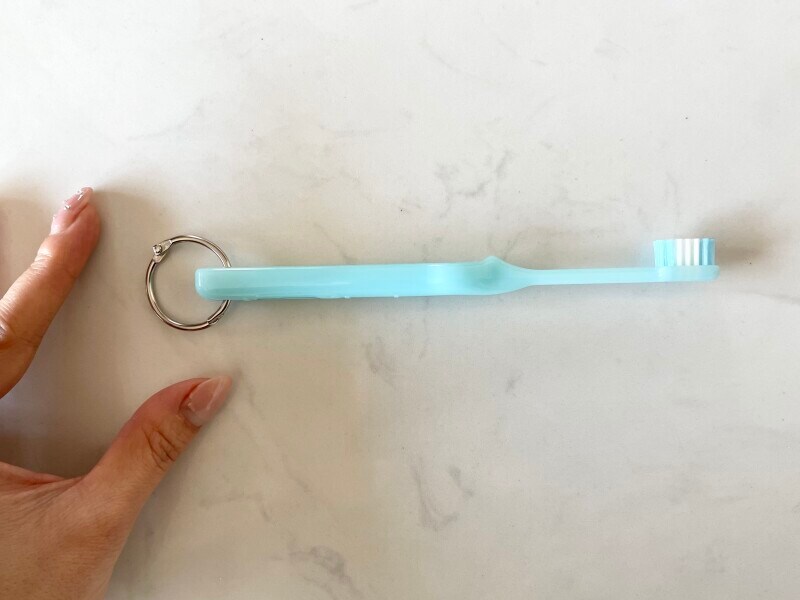 歯ブラシの穴はそのままだと使いにくい