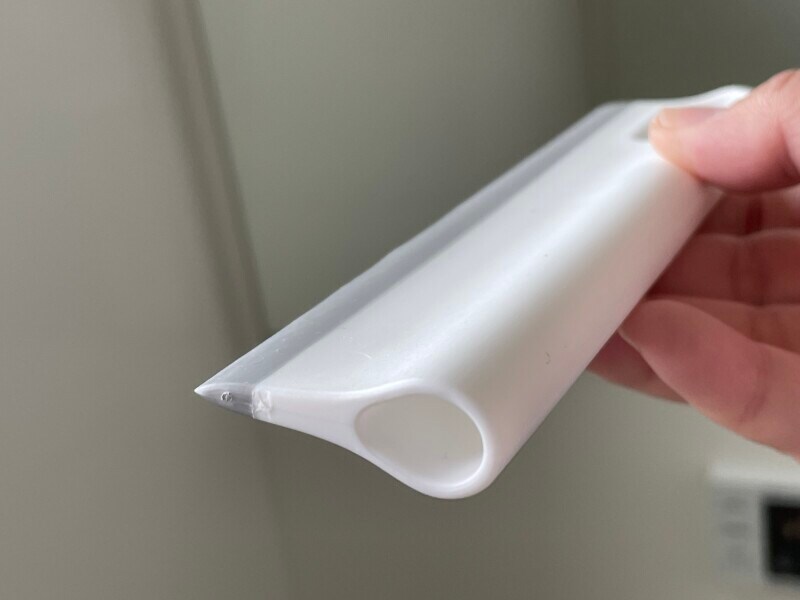 ダイソーのおすすめ掛けられるスクイージー