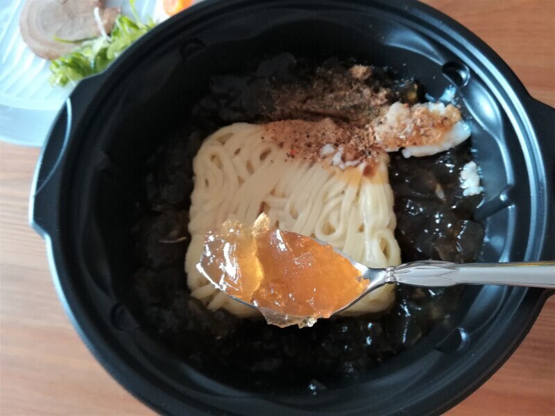 くら寿司の「7種の魚介 追いかつお醤油らーめん」