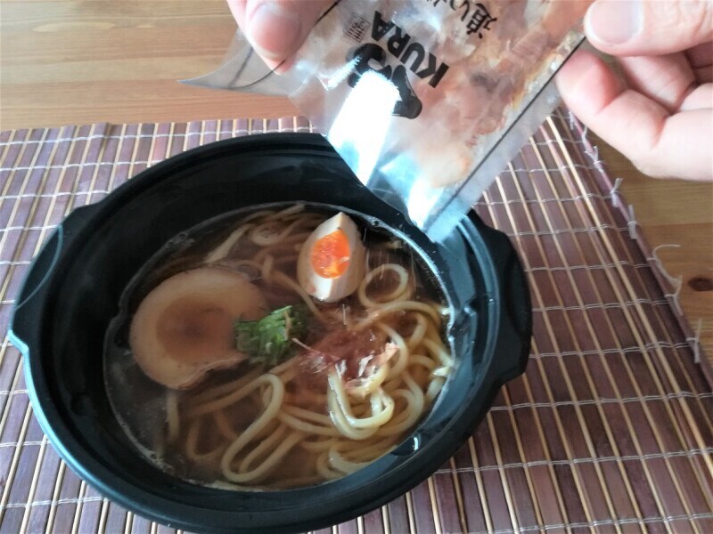 くら寿司の「7種の魚介 追いかつお醤油らーめん」