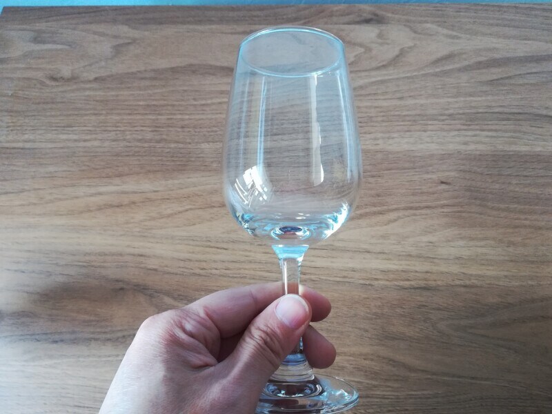 セリアのワイングラス「ソサエティ」