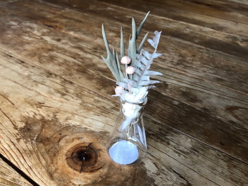 小さな花瓶に飾る