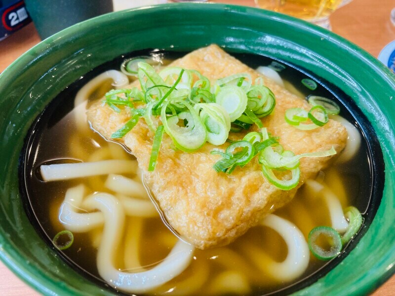 油揚げがドンとのっています