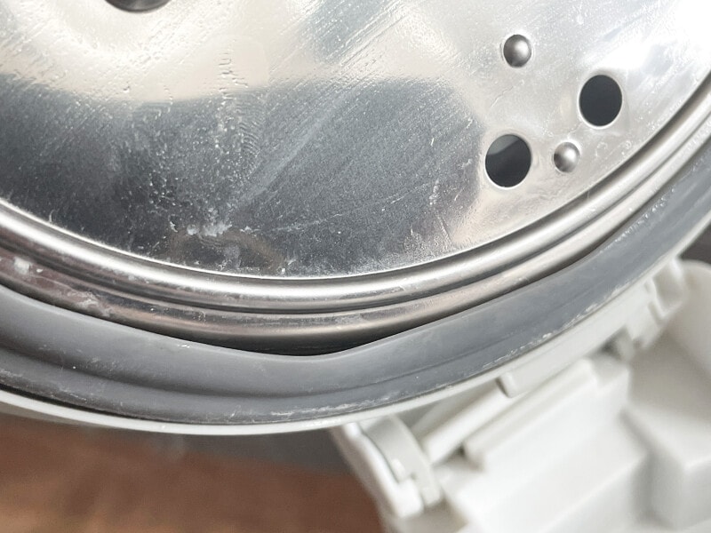 溝やパッキン部分に水分が残っていないように乾燥させる