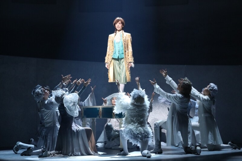 『マドモアゼル・モーツァルト』写真提供：東宝演劇部