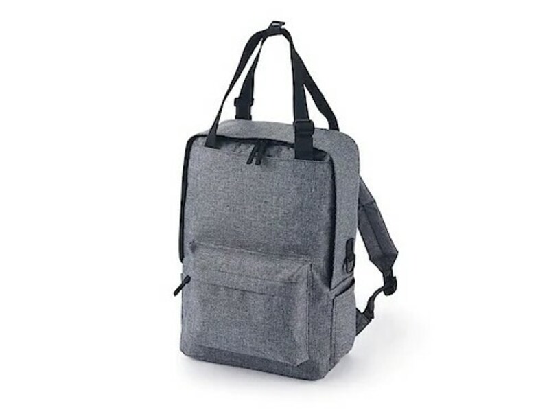 無印良品　肩の負担を軽くする　撥水　手提げ付きリュックサック　2990円（税込）